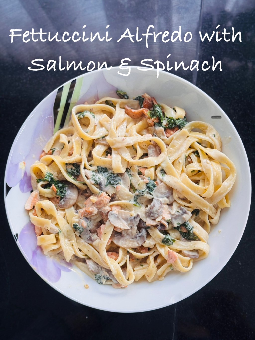 Creamy Salmon and Spinach Fettuccine&nbsp;Alfredo